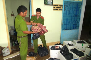 Thu giữ hơn 350kg thịt và xương heo không rõ nguồn gốc