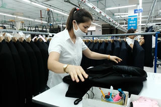 Đủ tuổi nghỉ hưu nhưng chưa đủ năm đóng BHXH