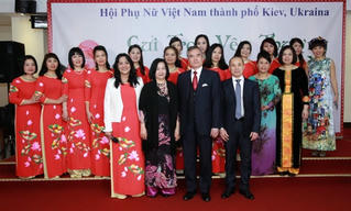 Hội Phụ nữ TP Kiev tổ chức Ngày hội 8-3