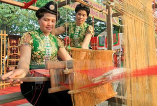 Pa Thơm chuyển mình