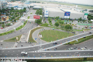 Thông xe cầu vượt vào sân bay Tân Sơn Nhất