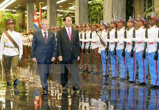 Chủ tịch Cuba Raul Castro hội đàm với Chủ tịch nước Trần Đại Quang