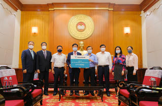 Hana Bank - BIDV ủng hộ Quỹ Vaccine phòng chống Covid-19