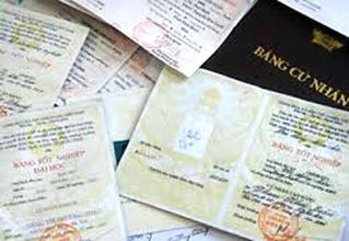 10 cán bộ của một xã dùng bằng giả