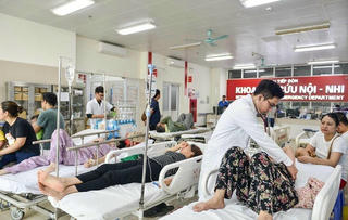 Nắng nóng đỉnh điểm, bệnh nhân nhập viện tăng cao