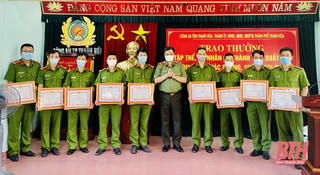 Thưởng nóng 140 triệu đồng cho Công an và Viện KSND thành phố Thanh Hoá