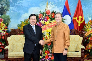 Phó Thủ tướng Phạm Bình Minh chúc mừng Tết cổ truyền Bunpimay của Lào
