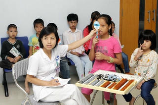 Tăng cường sàng lọc, phát hiện điều trị bệnh lý mù lòa cho trẻ
