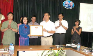 UBTƯ MTTQ Việt Nam tặng Bằng khen cho Báo Lao Động