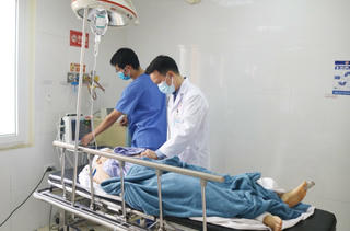 Vụ ô tô bốc cháy ở Quảng Ninh: Hai nạn nhân đã tạm qua cơn nguy kịch