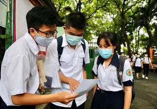 Nhiều phụ huynh đã chủ động tham gia bảo hiểm y tế cho con 