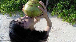Nữ sinh Nhật một mình sống trên đảo hoang ở Indonesia