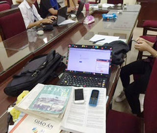 Hà Nội: Bắt quả tang hai đối tượng sử dụng thiết bị công nghệ cao “tuồn” đáp án vào phòng thi