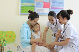 Đảm bảo cung ứng vắcxin ComBE Five tiêm miễn phí cho trẻ