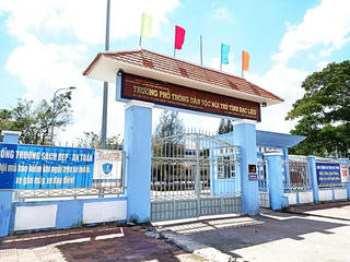 Chuyện cô giáo mua thuốc, lấy sữa của con cứu học trò qua cơn đói, bệnh tật