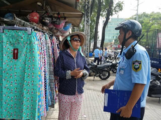 Tinh giản 'công bộc'