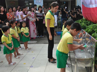 Phát động chiến dịch 'Vệ sinh môi trường, khử khuẩn chủ động phòng, chống bệnh tay chân miệng'