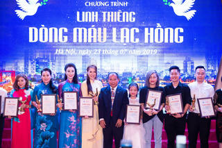 'Linh thiêng dòng máu Lạc Hồng'