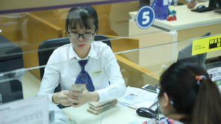 Không cào bằng khi giảm lãi suất