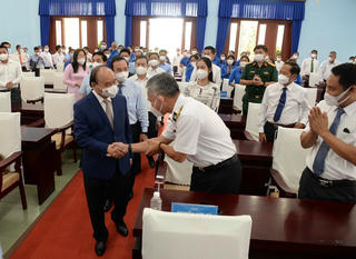  Chủ tịch nước Nguyễn Xuân Phúc thăm và làm việc ở huyện Củ Chi và Hóc Môn, TP HCM