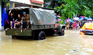 Nhiều thí sinh không đến thi do mưa lũ