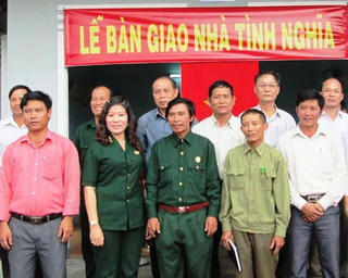 Tặng nhà “Tình nghĩa đồng đội” cho gia đình chiến sĩ khó khăn
