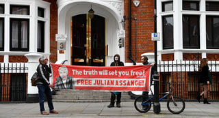WikiLeaks: Assange bị theo dõi tại Đại sứ quán Ecuador ở London