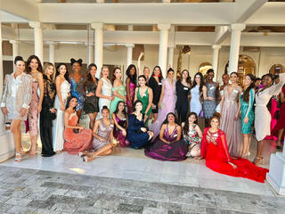 Hoãn tổ chức Chung kết Miss World 2021