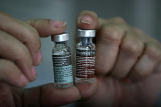 Philippines ngừng lưu hành vaccine Dengvaxia do rủi ro về sức khỏe