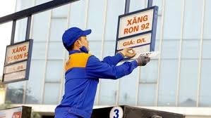 Bất ngờ giảm giá, xăng Ron 95 còn 20.795 đồng/lít