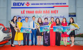Gửi tiết kiệm xanh, khách hàng BIDV trúng ô tô gần 700 triệu đồng