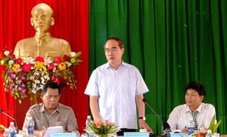 Chủ tịch UBTƯ MTTQ Việt Nam Nguyễn Thiện Nhân khảo sát mô hình Hợp tác xã tại Đắk Lắk