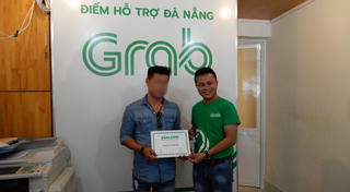 Lái xe taxi trả lại 104 triệu đồng bỏ quên cho khách