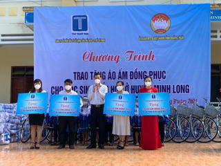 Quảng Ngãi: Gần 1400 áo ấm cho các em học sinh