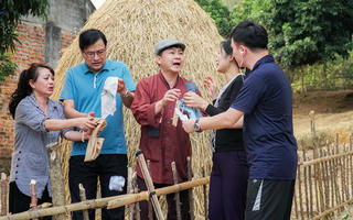 Hồi hộp chờ phim