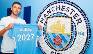 Man City gia hạn hợp đồng với đàn em của Ronaldo
