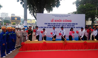 Khởi công 2 cầu vượt dãn vào sân bay Tân Sơn Nhất