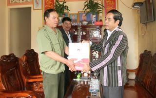 Thực hiện tốt vai trò cầu nối, gắn bó với nhân dân