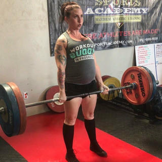 Bà bầu mang thai 8 tháng vẫn nâng tạ 120 kg