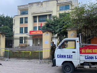 Hà Nội: Tìm gần 400 khách đi trên 2 chuyến bay với công chứng viên mắc Covid-19