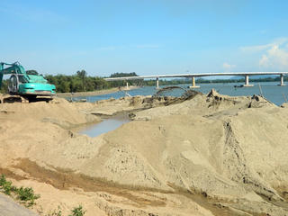 Gỡ khó cho doanh nghiệp titan