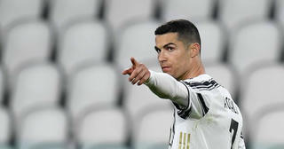 C.Ronaldo, Tiger Woods và Roger Federer trên cuộc đua làm tỷ phú USD