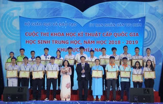 Trao giải cuộc thi khoa học kỹ thuật cho học sinh phía Nam