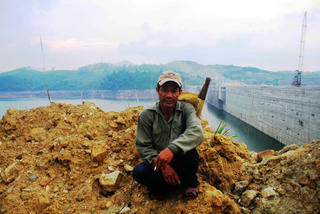 Sống dưới những hồ nước khủng