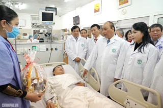 Tôn vinh sự hi sinh thầm lặng của ngành y