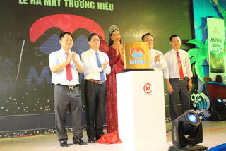 Mê Trang với sắc màu của biển