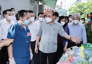 Chung sức, đồng lòng vượt qua khó khăn