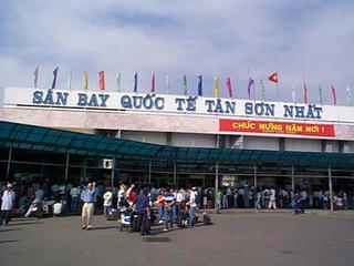 Một hành khách nước ngoài nhảy lầu ở sân bay Tân Sơn Nhất