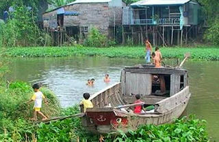 Đồng Tháp: Hỗ trợ gia đình trẻ em bị đuối nước