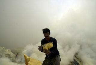 Hành trình 'lấy vàng của quỷ'